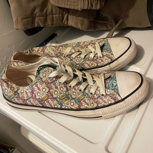 Womens converse size 8. Pink and green skull pattern. Worn maybe 5 times.